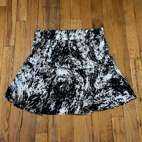 Olive & Oak Women's Printed Skirt - Picture 2 of 3